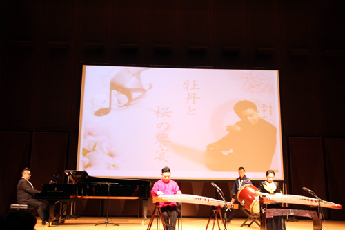 演奏會(huì)現(xiàn)場(chǎng),。(日本《新華僑報(bào)》)