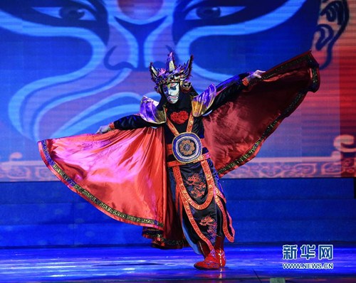 絕活表演《川劇變臉》,。(丁友明