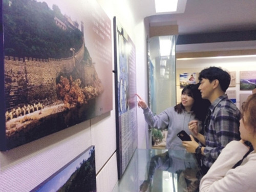 中韓大學生參觀崔致遠紀念館。
