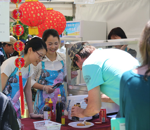 西澳民眾品嘗中國(guó)美食