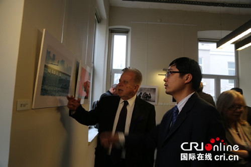 伊斯坦布爾副總領(lǐng)事陳蘇在奧坎大學(xué)校長(zhǎng)陪同下視察圖片