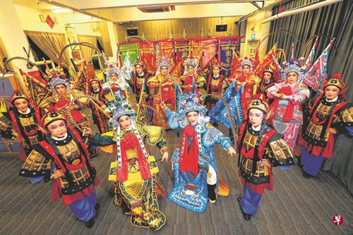 中國僑網(wǎng)威武勇猛的八將軍,是本屆潮州節(jié)開幕日迎賓隊的主角,。(新加坡《聯(lián)合早報》/陳來福 攝)