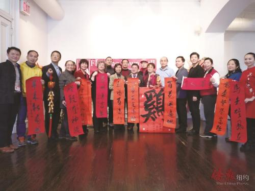 中國(guó)僑網(wǎng)法拉盛文藝中心第三屆新年廟會(huì)活動(dòng)豐富,希望更多人加入,。(美國(guó)《僑報(bào)》/宋旸 攝)