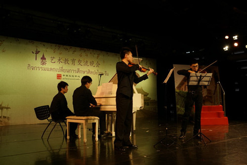 中國(guó)僑網(wǎng)演出現(xiàn)場(chǎng),。(鄭海寧 攝)