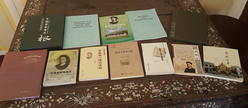 中國僑網(wǎng)張弼士紀(jì)念館中的部份藏書,。(馬來西亞《星洲日報(bào)》)