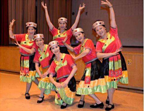 中國僑網(wǎng)海韻合唱團(tuán)演出劇照,。(美國《僑報(bào)》資料圖)