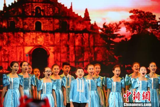 中國僑網(wǎng)菲律賓兒童合唱團(tuán)表演?!⊥鮿偂z