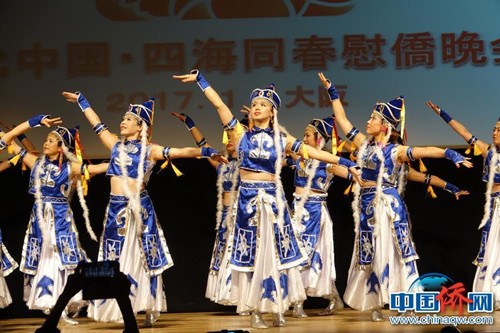中國僑網(wǎng)資料圖:大阪當?shù)厝A僑華人表演蒙古舞《美麗的草原我的家》,。中新社記者 陸春艷 攝