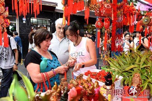 中國僑網(wǎng)2016年布市中國城廟會場景,。(阿根廷華人網(wǎng)資料圖)