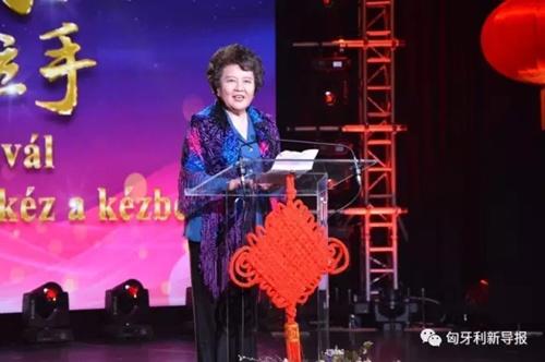 中國僑網中國國務院僑辦主任裘援平發(fā)表新春祝辭。(匈牙利《新導報》)