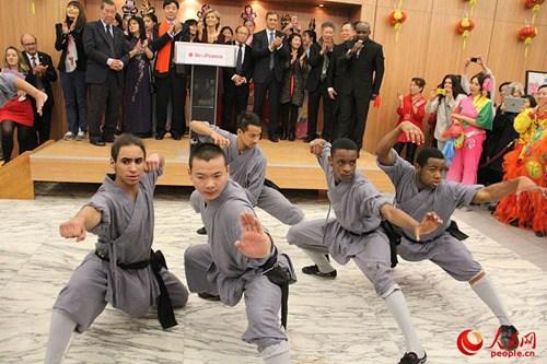 中國僑網(wǎng)少林功夫表演令人叫絕。(李永群 攝)