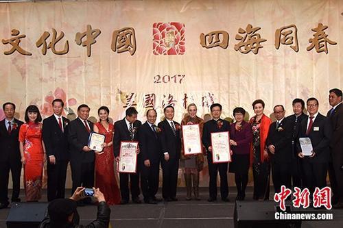 中國僑網(wǎng)當(dāng)?shù)貢r間2月6日晚,,南加州華僑華人社團(tuán)聯(lián)合為代表團(tuán)的到來舉行歡迎招待會,。 中新社記者 張朔 攝