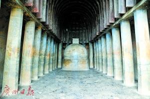 中國(guó)僑網(wǎng)印度巴賈石窟第12窟,窟內(nèi)列柱為素面八角形柱。與南越王宮遺址中所見(jiàn)八角柱風(fēng)格相近,。