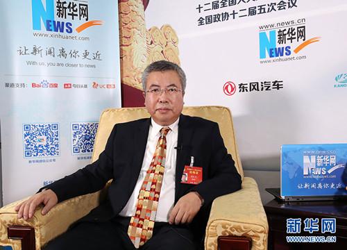 中國(guó)僑網(wǎng)3月11日,全國(guó)政協(xié)委員,、人民文學(xué)出版社社長(zhǎng)臧永清到設(shè)在人民大會(huì)堂的新華網(wǎng)兩會(huì)特別訪談演播廳接受專訪。