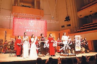 中國僑網(wǎng)悉尼中國文化中心主辦的“國之瑰寶”2017新春音樂會在悉尼奏響,。 盛楚宜攝