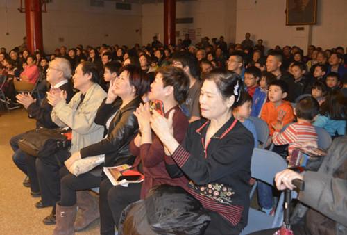 中國(guó)僑網(wǎng)精彩表演贏得陣陣掌聲。(美國(guó)《世界日?qǐng)?bào)》/俞姝含 攝)