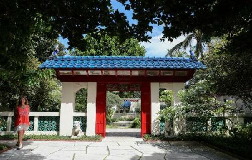 中國僑網(wǎng)棕櫚灘島上的中國式花園(王迎 攝)