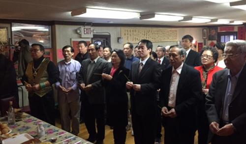中國僑網(wǎng)焚香祭祖是華埠各個宗親會緬懷祖先,、慎終追遠的主要方式。(美國《世界日報》資料圖)