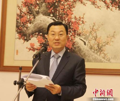 中國(guó)僑網(wǎng)4月20日晚,,中國(guó)駐印尼大使館舉行招待會(huì),,歡迎“中印尼青年互訪交流團(tuán)”成員到印尼開展游學(xué)交流活動(dòng)。圖為中國(guó)駐印尼大使謝鋒致辭,?!×钟纻鳌z