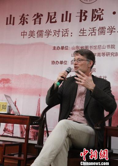 中國(guó)僑網(wǎng)美國(guó)哲學(xué)家,、漢學(xué)家,,美國(guó)衛(wèi)斯理大學(xué)教授安靖如?!∩骋?jiàn)龍 攝