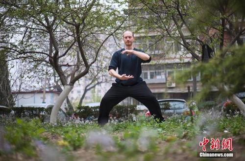 中國僑網(wǎng)洋小伙的中國功夫夢,。(中新網(wǎng)記者 翟璐 攝)