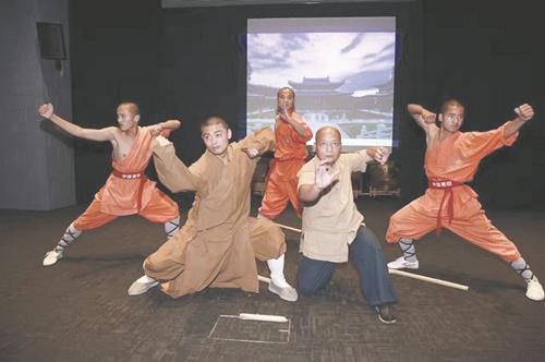 中國僑網(wǎng)武術(shù)大師率隊(duì)表演,。(澳大利亞《新快報(bào)》資料圖)