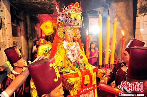 中國僑網(wǎng)福建湄洲媽祖祖廟的媽祖金身(資料圖),。中新社發(fā) 駱云飛 攝