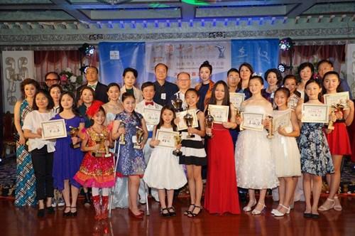 中國僑網(wǎng)大合影,。(美國中文網(wǎng)/資料圖)