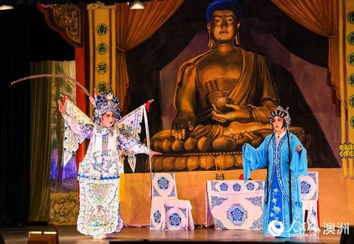 中國僑網惠靈頓,、廣州兩地演員表演粵劇《斬經堂》(攝影 張健勇)
