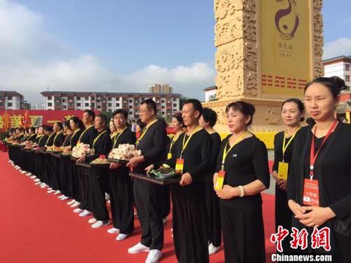 中國僑網(wǎng)祭祀現(xiàn)場(chǎng),?!〈蘖?攝