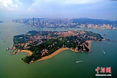 中國僑網(wǎng)資料圖:鳥瞰鼓浪嶼全景,。 王東明 攝
