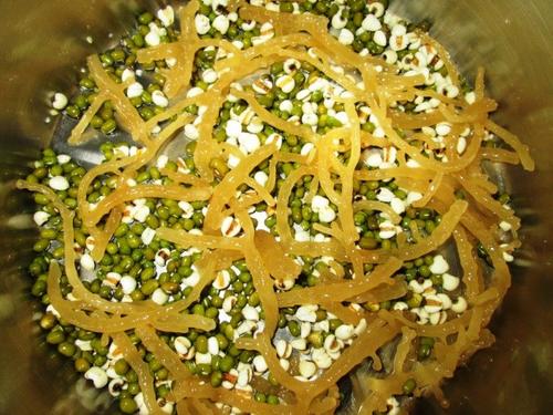 中國僑網(wǎng)綠豆薏仁湯。(美國《世界日報》)