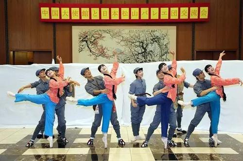 中國僑網(wǎng)松山芭蕾舞團(tuán)表演《白毛女》,。(日本《中文導(dǎo)報(bào)》)