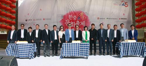中國僑網(wǎng)嘉賓合影,。
