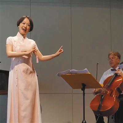中國(guó)僑網(wǎng)林莫樵嘗試用西洋室內(nèi)樂編制重新創(chuàng)作改編的方式,,并與昆曲“傳”字輩第三代傳人周好璐(圖)合作,。