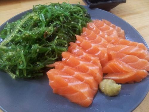 中國(guó)僑網(wǎng)有助延長(zhǎng)壽命的食物,包括海藻和魚(yú)肉,。(美國(guó)《世界日?qǐng)?bào)》)