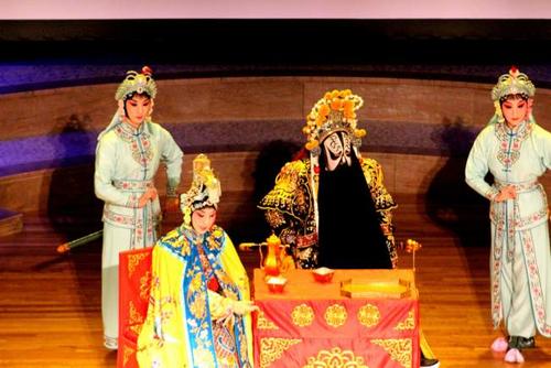 中國(guó)僑網(wǎng)京劇《霸王別姬》走進(jìn)普林斯頓大學(xué),。(美國(guó)《世界日?qǐng)?bào)》/謝哲澍 攝)