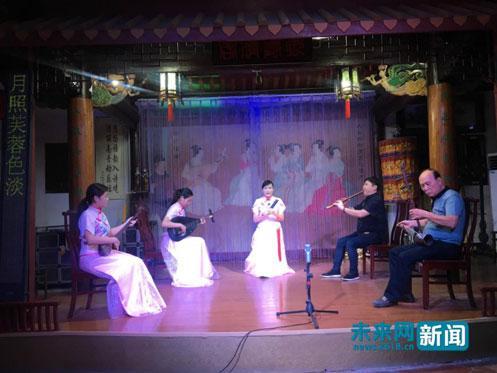 中國僑網(wǎng)圖為泉州文廟里的南音表演,。未來網(wǎng)記者 程婷 攝