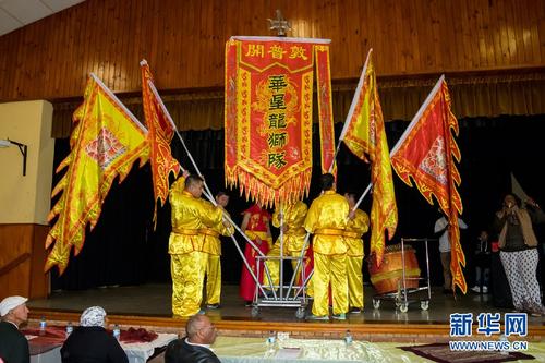 中國(guó)僑網(wǎng)開(kāi)普敦華星龍獅隊(duì)參加南非“遺產(chǎn)日”活動(dòng),。新華網(wǎng)發(fā) (威廉·穆維攝)