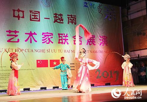 中國僑網中國演員傾情表演精彩戲曲節(jié)目,。劉剛 攝