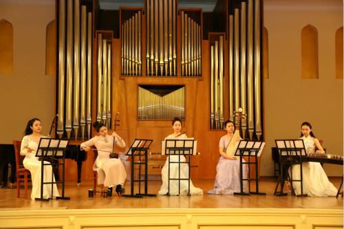中國僑網(wǎng)“重回絲綢之路”民族器樂音樂會(huì)在巴庫音樂學(xué)院舉辦,。