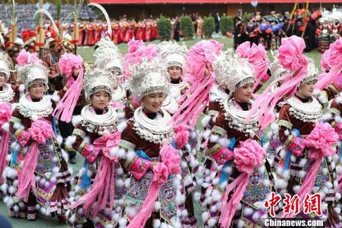 中國僑網苗族同胞身著盛裝參加苗年,。 賀俊怡 攝