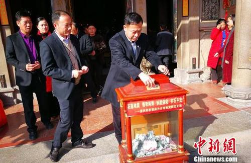 中國(guó)僑網(wǎng)圖為義捐場(chǎng)?!×秩喝A 攝