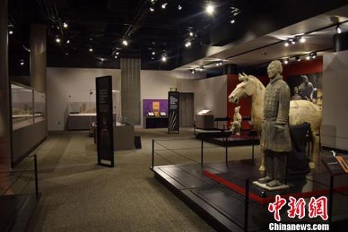 中國僑網(wǎng)資料圖:圖為“秦始皇帝的永恒守衛(wèi)”展在美國費(fèi)城開幕。陜西省文物局 攝