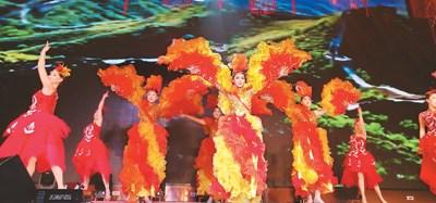 中國僑網吉林省吉林市銘陽模特舞蹈團表演的舞蹈《共筑中國夢》。