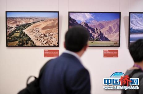 中國(guó)僑網(wǎng)“絲路之旅”攝影展亮相博鰲亞洲論壇,。