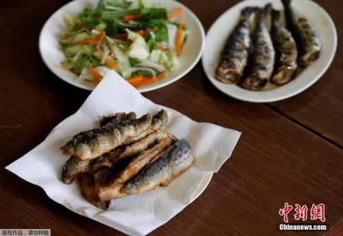 中國僑網(wǎng)資料圖:中式快餐,。