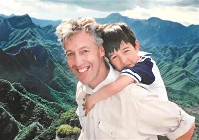 中國僑網(wǎng)杰米從4歲開始,每周末都在北京周邊的大山里和長城上度過,。