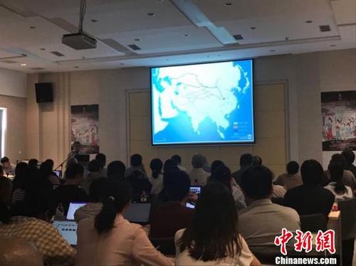 中國僑網(wǎng)8月2日,,“敦煌研究院與東京藝術(shù)大學(xué)學(xué)術(shù)報告會”在甘肅敦煌舉行,。圖為活動現(xiàn)場?!钇G敏 攝