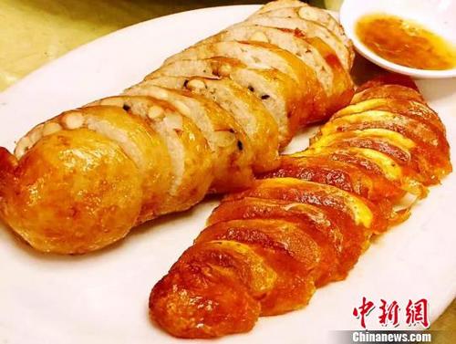 中國(guó)僑網(wǎng)四九鎮(zhèn)新下朗餐廳出品的鴛鴦豬腸頭 李曉春 攝